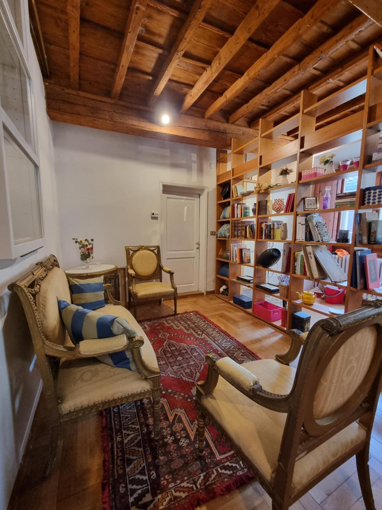 La Sede Dell'arte Monolocale E In Torre Medievale Vicino A Duomo E Piazza Signoria
