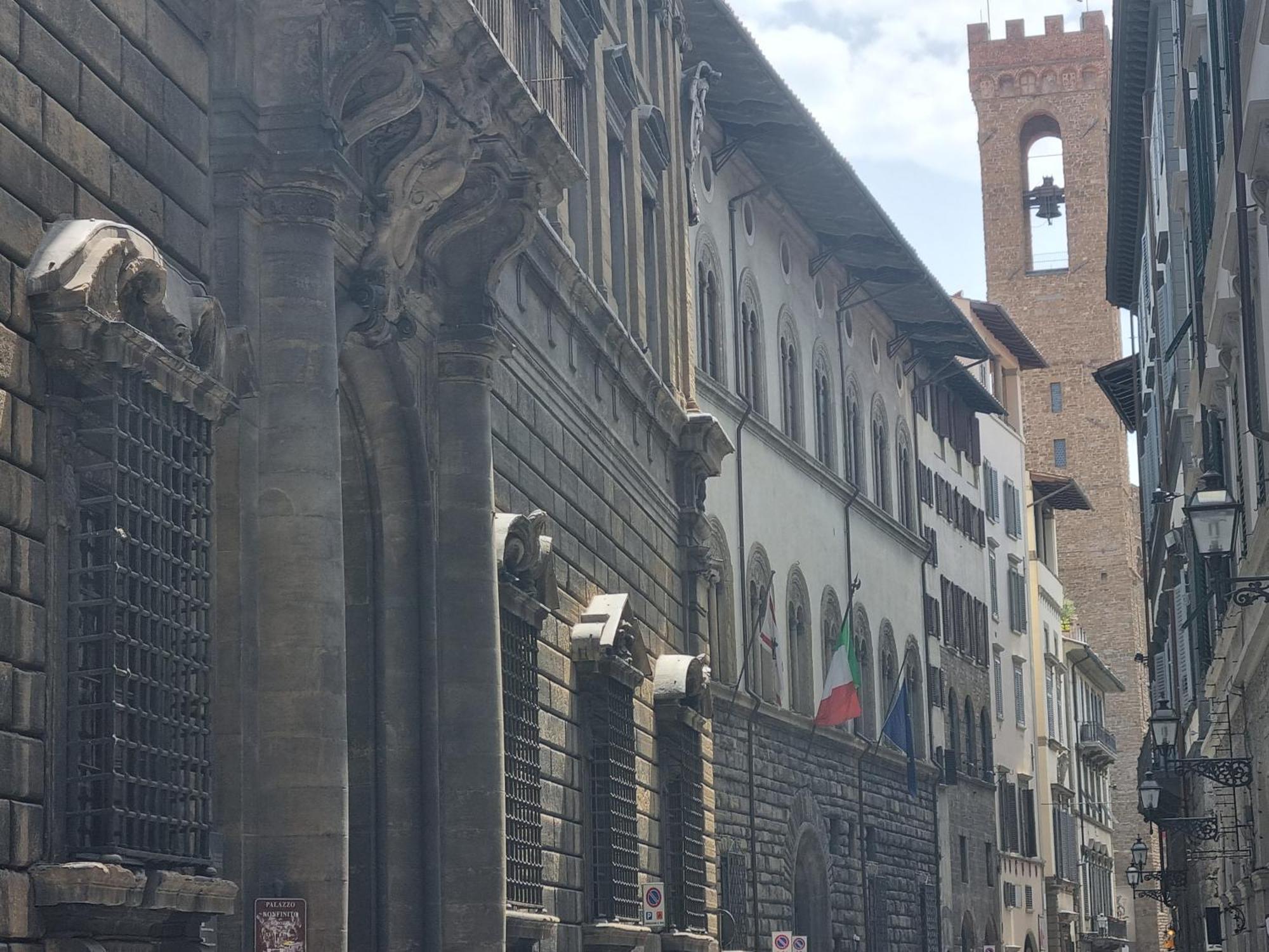 La Sede Dell'arte Monolocale E In Torre Medievale Vicino A Duomo E Piazza Signoria *